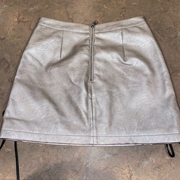 Topshop Mini Skirt - Picture 2 of 3